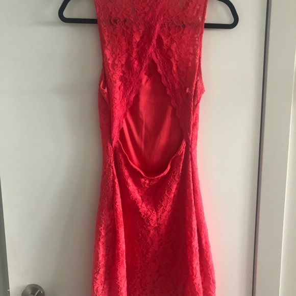 Coral lace bodycon mini dress - Picture 2 of 2
